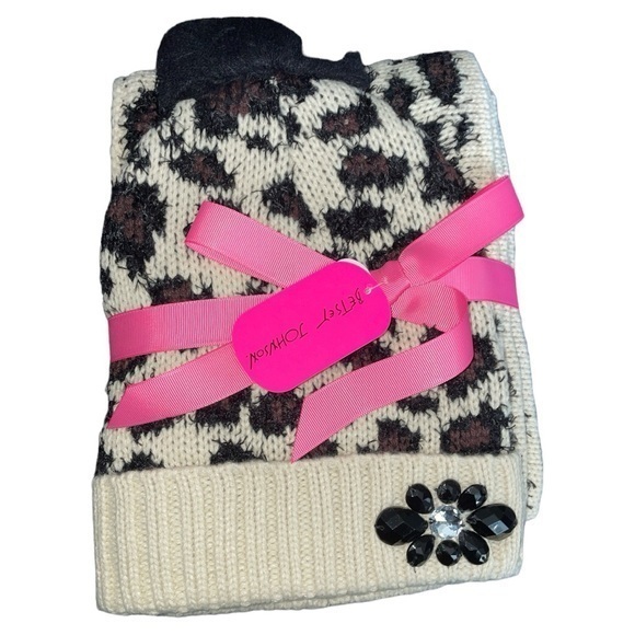Betsey Johnson NWT Pom Beanie Hat Infinity Scarf‎ Gift Set Animal Print Mobwife - Picture 1 of 7